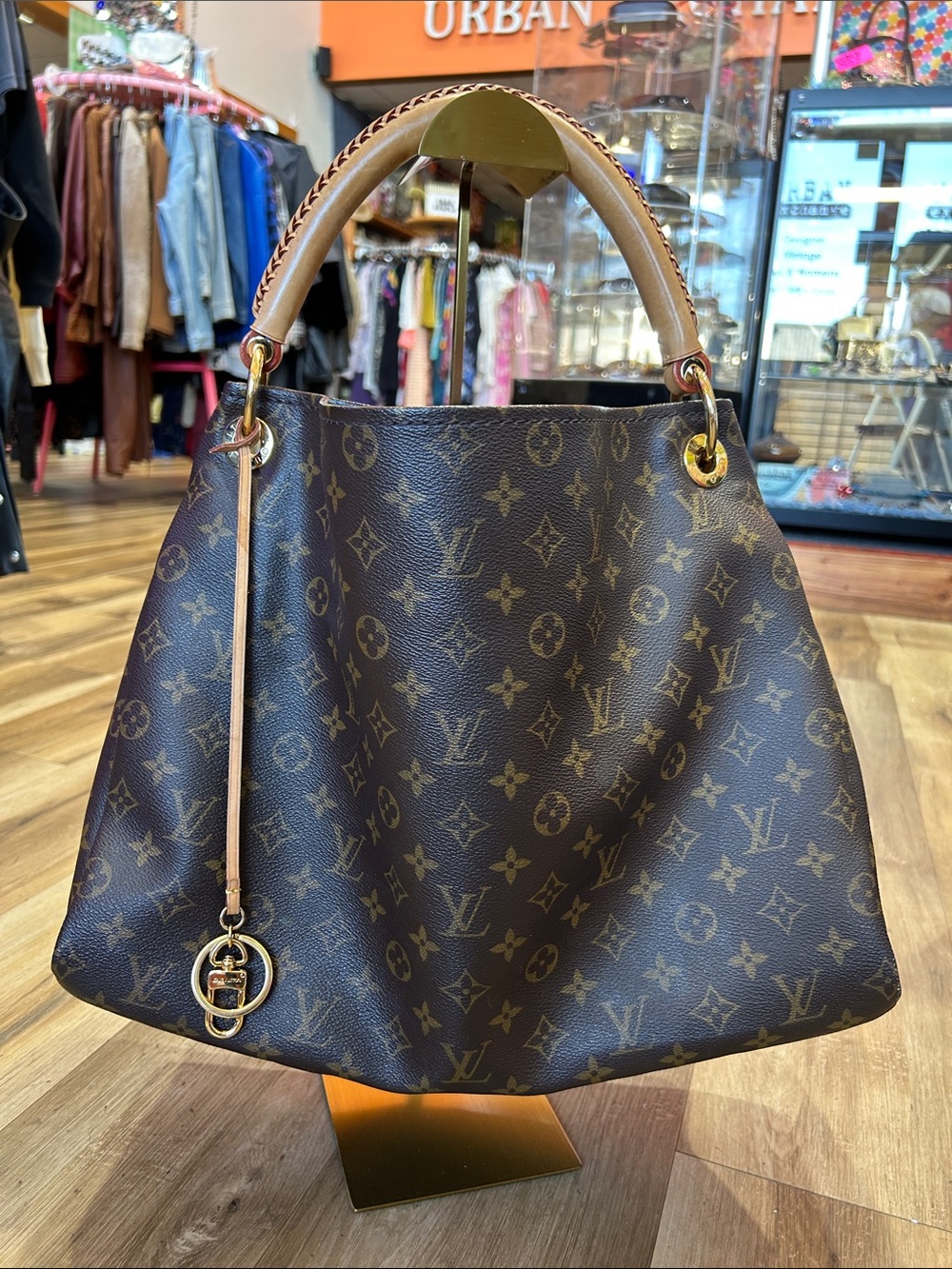 Louis Vuitton Monogram canvas Artsy MM